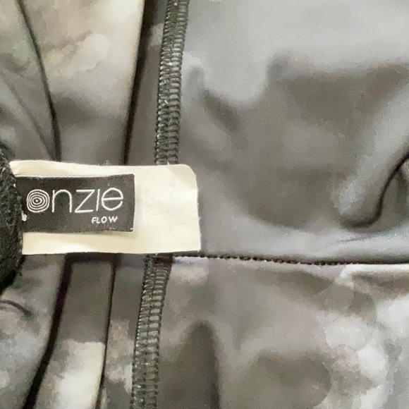 Super cool workout leggings! Fit medium-large. - Picture 3 of 3